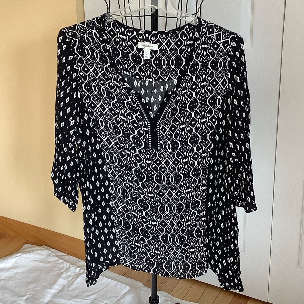 Dressbarn Black and White Geometric Tunic
